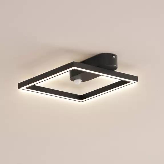 Lampenwelt Lindby LED-Deckenleuchte Yulla, schwarz, Bewegungsmelder 50% Rabatt für begrenzte Zeit