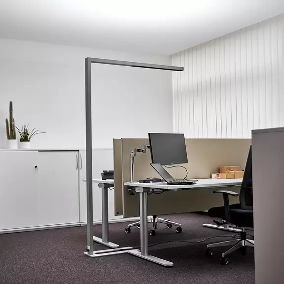 Lampenwelt LED-Büro-Stehlampe Jolinda Sensor, Dimmer, silber Angebote