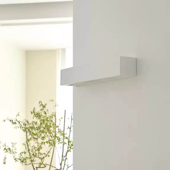 Lampenwelt Lindby Wandlampe Tjada, 51 cm, weiß, Gips, G9, bemalbar Zeitbegrenzte Promotion