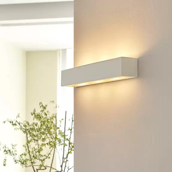 Lampenwelt Lindby Wandlampe Tjada, 51 cm, weiß, Gips, G9, bemalbar Zeitbegrenzte Promotion