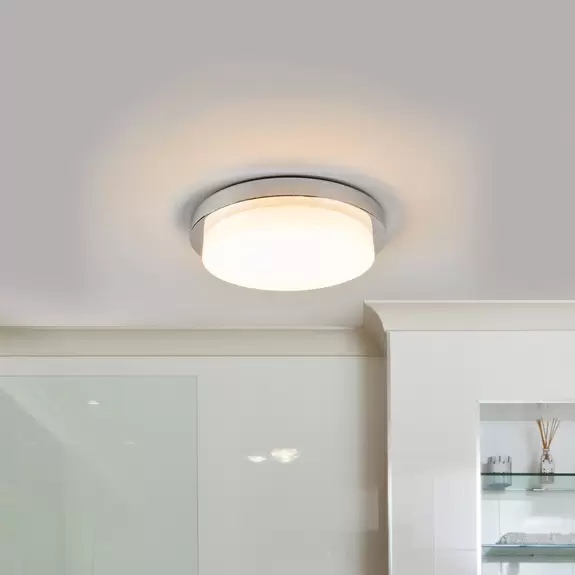 Lampenwelt Chromglänzende LED-Deckenleuchte Cordula, IP44 Nur noch ein Tag übrig