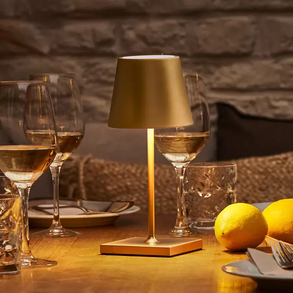Lampenwelt LED-Akku-Tischleuchte Nuindie mini, rund, USB-C, goldfarben Fabrikladen
