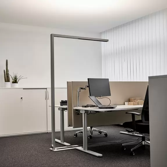 Lampenwelt Büro-LED-Stehleuchte Jolinda, silber, CCT, Sensor, Dimmer Top Angebot