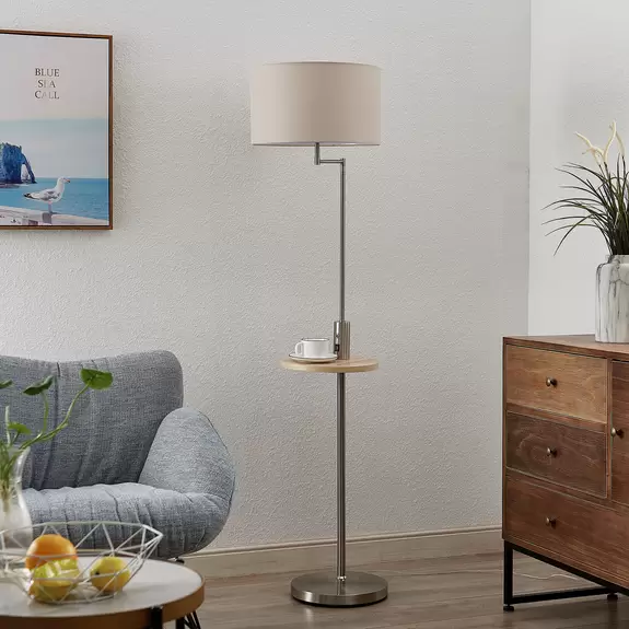 Lampenwelt Lindby Stehlampe Zinia, nickelfarben, Ablage, USB-Anschluss Begrenzt auf 3 Tage