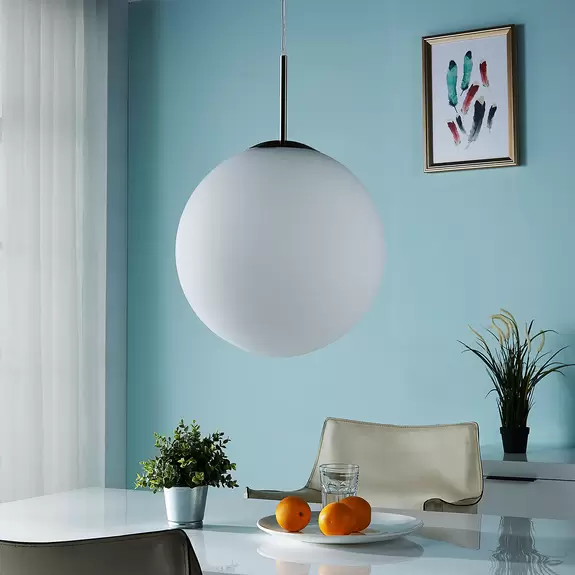 Lampenwelt Kugel-Hängeleuchte Marike aus Opalglas, 35 cm 2025