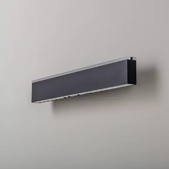 Lampenwelt Lucande Henner LED-Wandleuchte, schwarz, 60 cm Blitzverkäufe