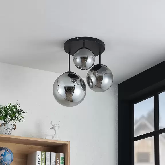 Lampenwelt Lindby Teeja Deckenlampe, 3 Glaskugeln, rauchgrau im Angebot