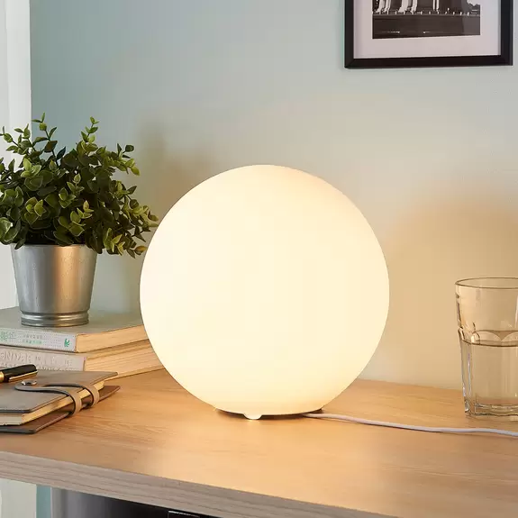 Lampenwelt Kugelförmige Glastischlampe Marike, weiß Heißer Verkauf