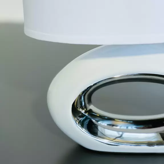 Lampenwelt Tischlampe Coba oval Stoffschirm weiß Chromdetail Nur für heute