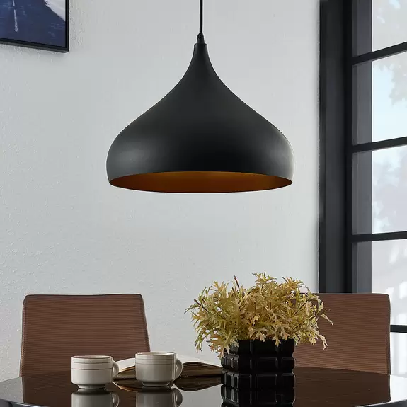 Lampenwelt Lindby Pendellampe Ritana, schwarz-gold, Aluminium, Ø 31 cm Preisnachlass