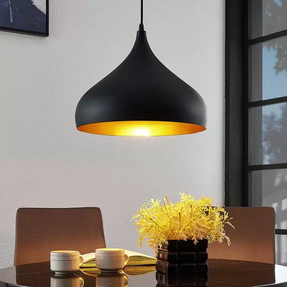 Lampenwelt Lindby Pendellampe Ritana, schwarz-gold, Aluminium, Ø 31 cm Preisnachlass