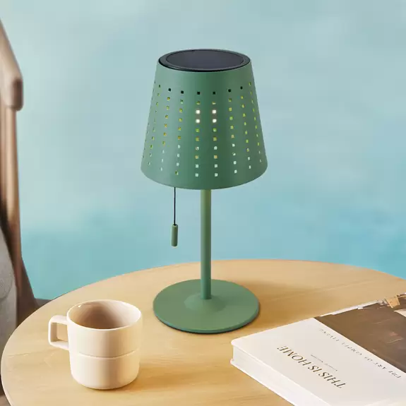 Lampenwelt Lindby LED-Solar-Tischleuchte Hilario, grün, Eisen, Akku Bis zu 50% Rabatt