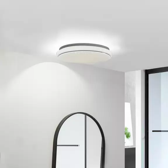 Lampenwelt Lindby LED-Deckenlampe Glamo, chrom/weiß, Kunststoff, IP44 VIP-Rabatte