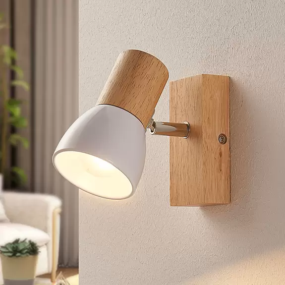 Lampenwelt Holzspot Thorin mit weißem Metallschirm Fabrikpreis
