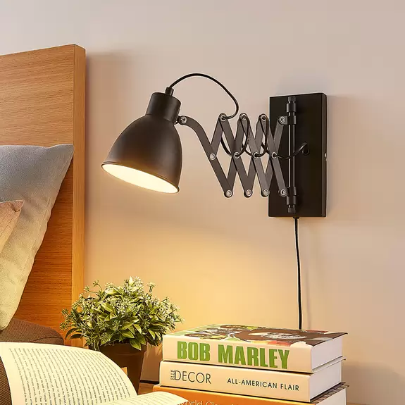 Lampenwelt Schwarze Wandlampe Merle mit Scherenarm Rabatt