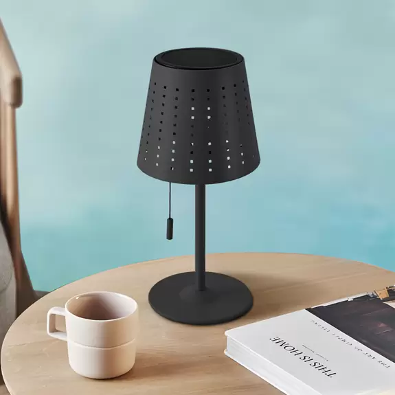 Lampenwelt Lindby LED-Solar-Tischleuchte Hilario, schwarz, Eisen, Akku Online Shopping