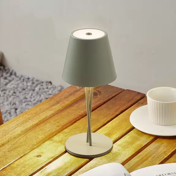 Lampenwelt Lindby LED-Akkutischleuchte Janea CROSS, grün, Metall Kostenloser Versand international