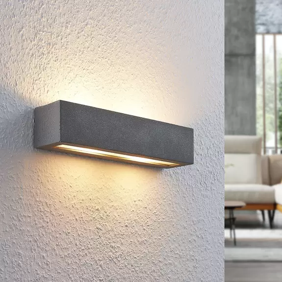 Lampenwelt Lindby Wandlampe Nellie, grau, Beton, 35,3 cm breit Auslauf
