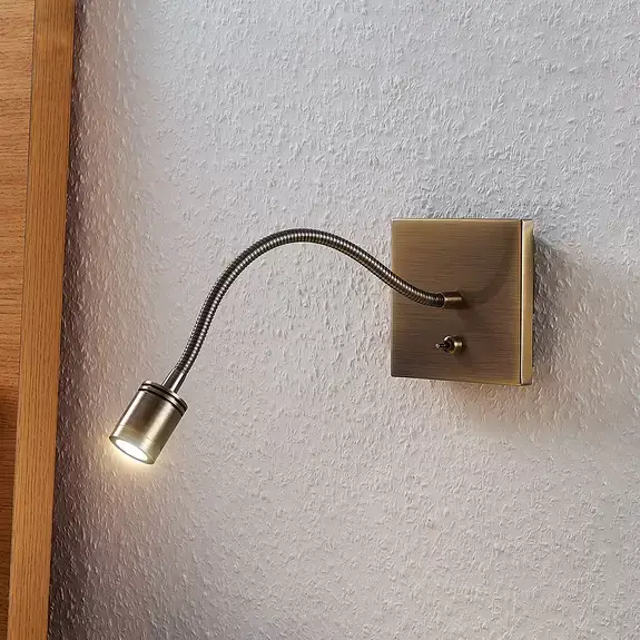 Lampenwelt LED-Wand-Leseleuchte Mayar mit Flexarm, altmessing Lagerräumung