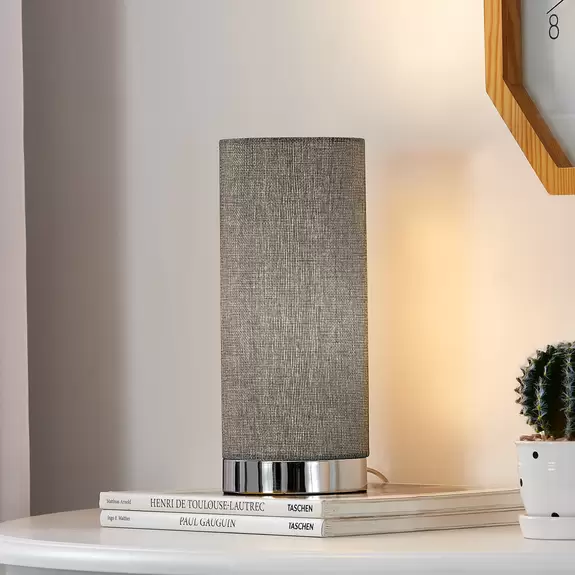Lampenwelt Graue Tischlampe Ronja mit Chromfuß Online Outlet