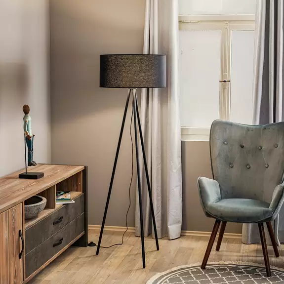 Lampenwelt Stehlampe Corralee Dreibein, Stoffschirm schwarz Bis zu 65% Rabatt