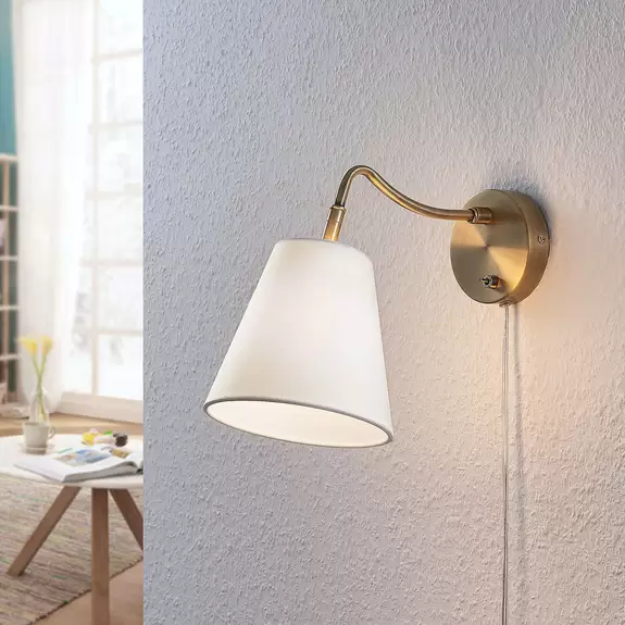 Lampenwelt Lindby Ethan Wandlampe mit Stecker, messing antik Muttertagsangebot