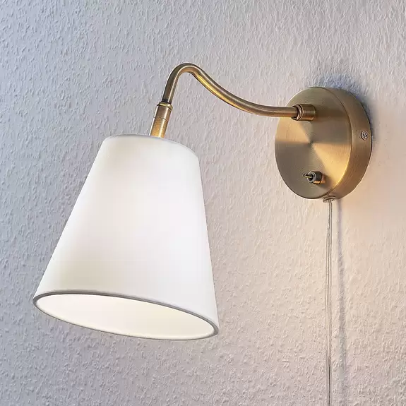 Lampenwelt Lindby Ethan Wandlampe mit Stecker, messing antik Muttertagsangebot