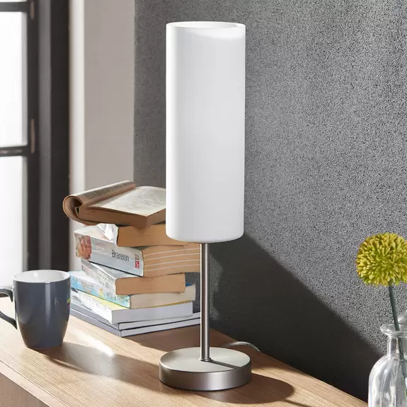 Lampenwelt Schmale Tischlampe Vinsta mit weißem Glasschirm Bestseller